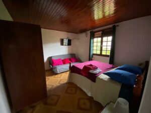 Chambre avec salle de bain privative